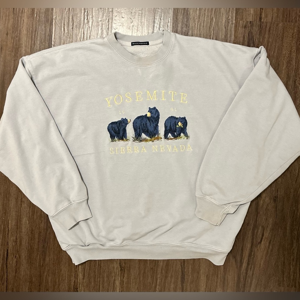 Brandy Melville Yosemite Sweatshirt in Light Blue. One Size Fits Most